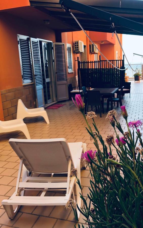 Casa Vacanze Kristel バレストラーテ エクステリア 写真